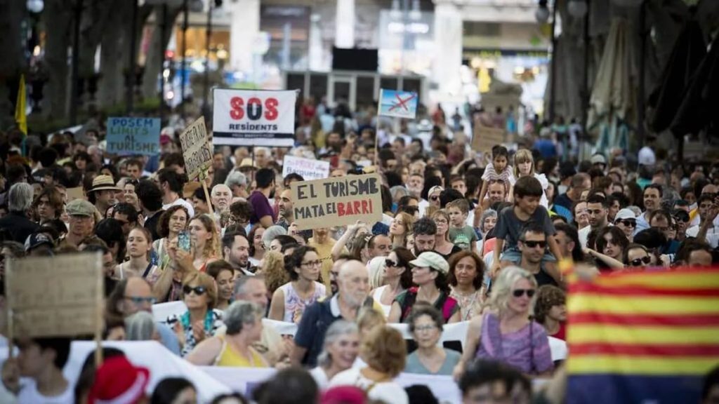 Video - Spain: Majorca Residents Protest Against Tourism Excesses