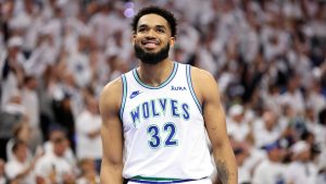Knicks Finalizing Deal to Acquire Karl Anthony-Towns, per Report