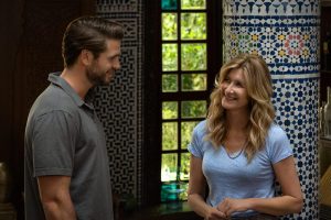 Lonely planet : Laura Dern et Liam Hemsworth dans une nouvelle comédie romantique de Netflix