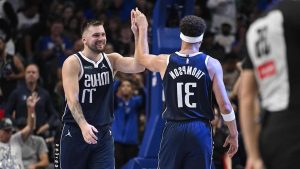 Klay Thompson Looks Like a Perfect Fit in ‘Mavs Blue’ Debut