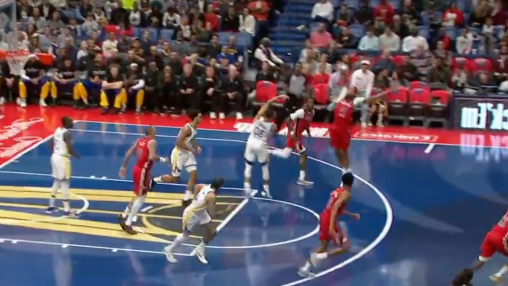 Steph Curry Rainbows Absurd Full-Court Pass to Andrew Wiggins for Easy Basket