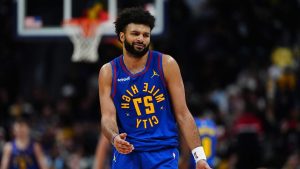 Jamal Murray Captured Live Fly During Mavericks-Nuggets Game, Gave It to Doris Burke