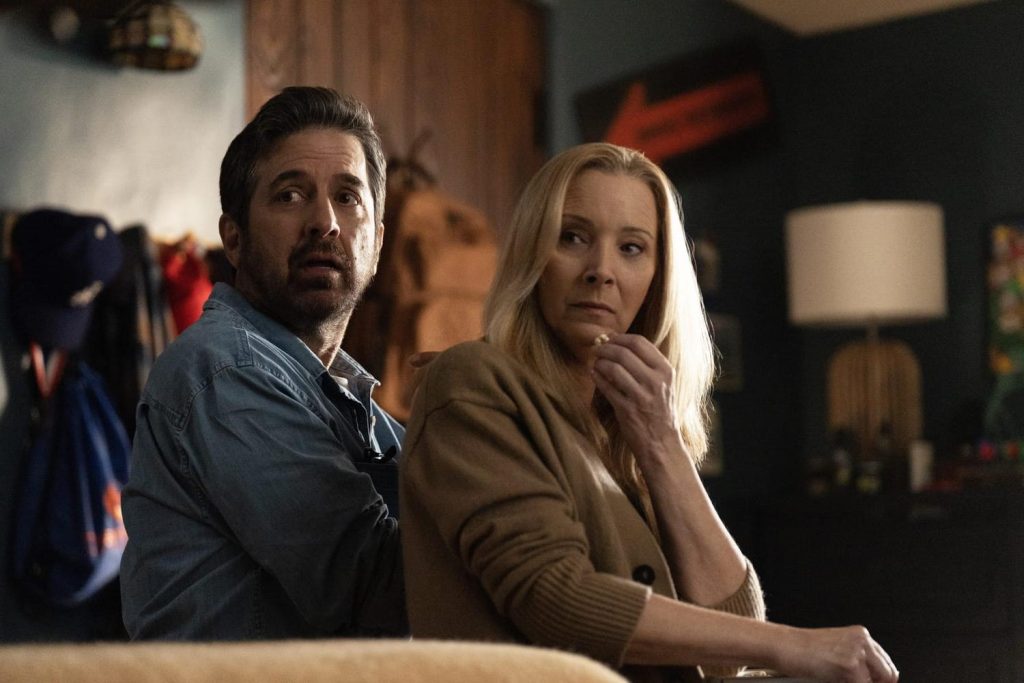 Derrière la façade : quels sombres secrets cache cette série avec Lisa Kudrow ?
