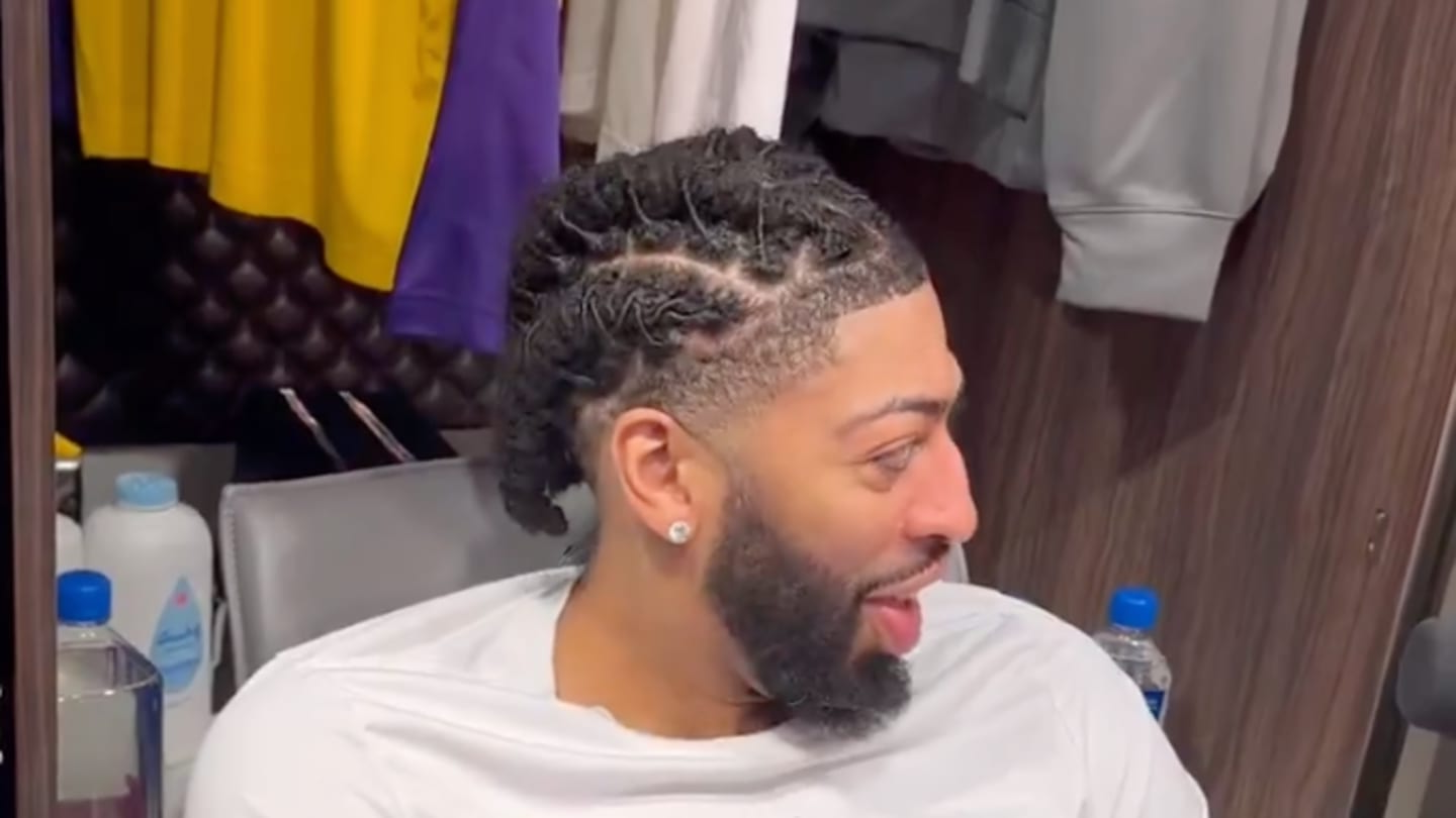 Anthony Davis Perfectly Roasted LeBron James After He Broke a Michael Jordan Record