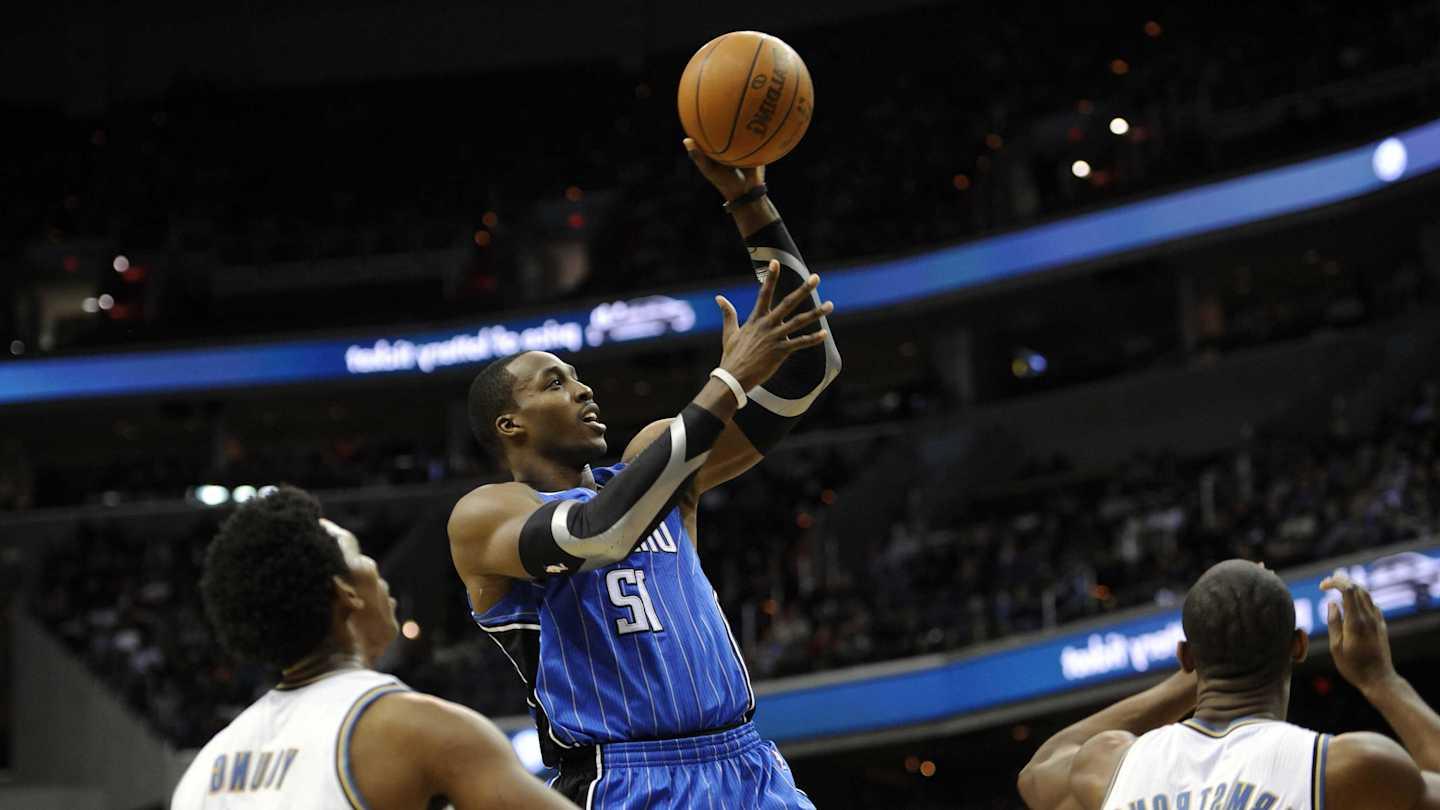 Dwight Howard to Finish Pro Hoops Career With Team Coached by Ex-Laker