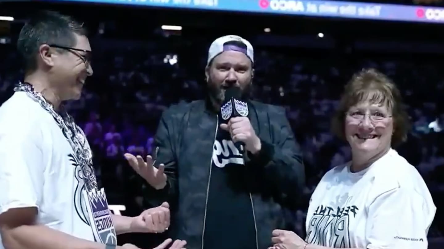 Kings Fans Revolt as Rock Paper Scissors Nearly Decides Perfect Pump Competition