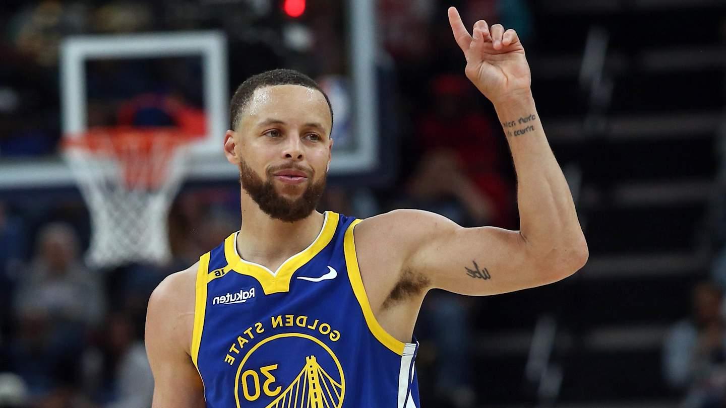 Steve Kerr Jokes That Steph Curry’s 52-Point Explosion Came Thanks to Road Trip Activity