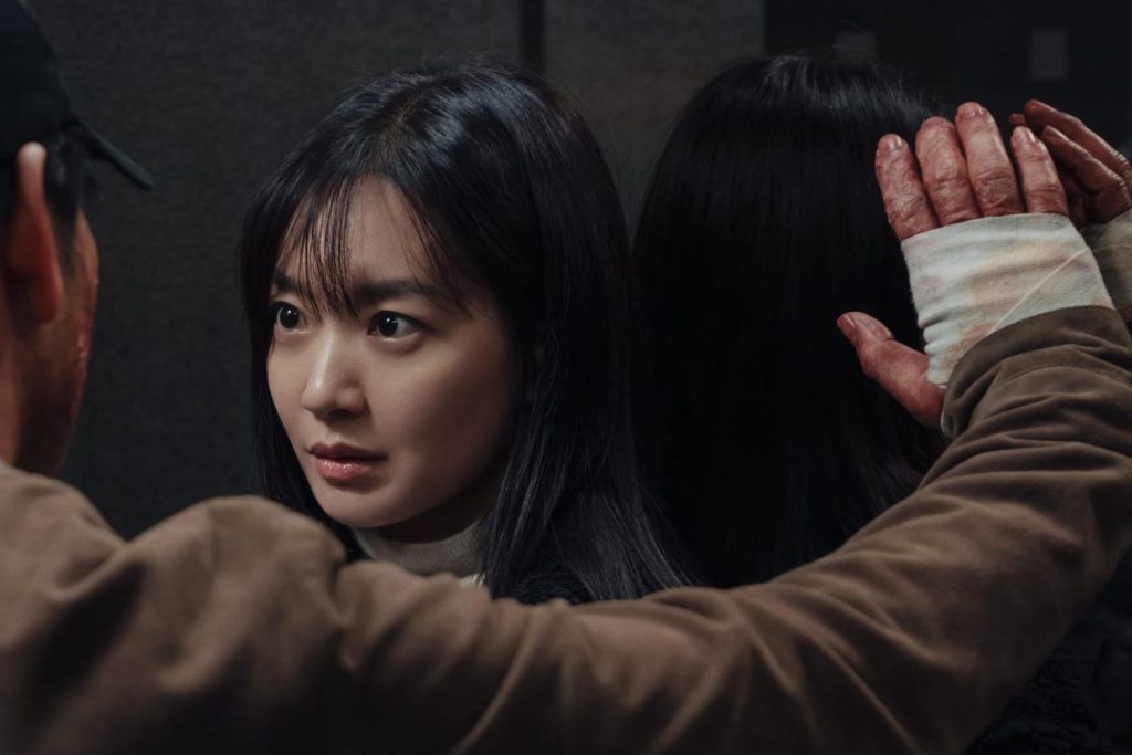 
                                                Karma : de quoi parle le thriller coréen de Netflix ?                    