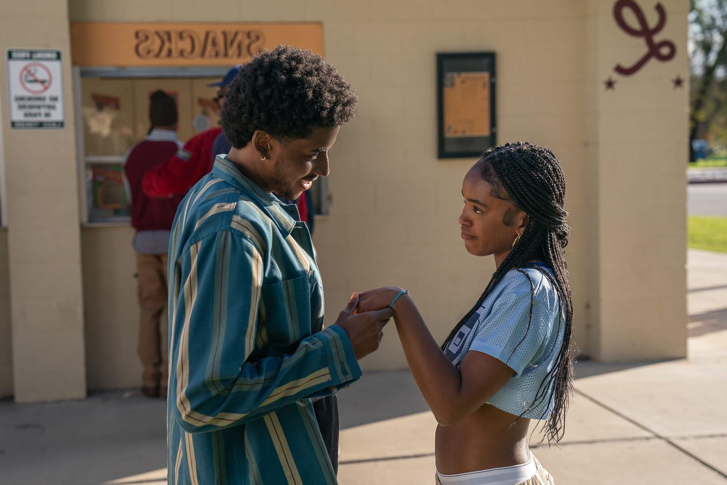 Pour toujours : une nouvelle série romantique de Netflix sur un amour adolescent