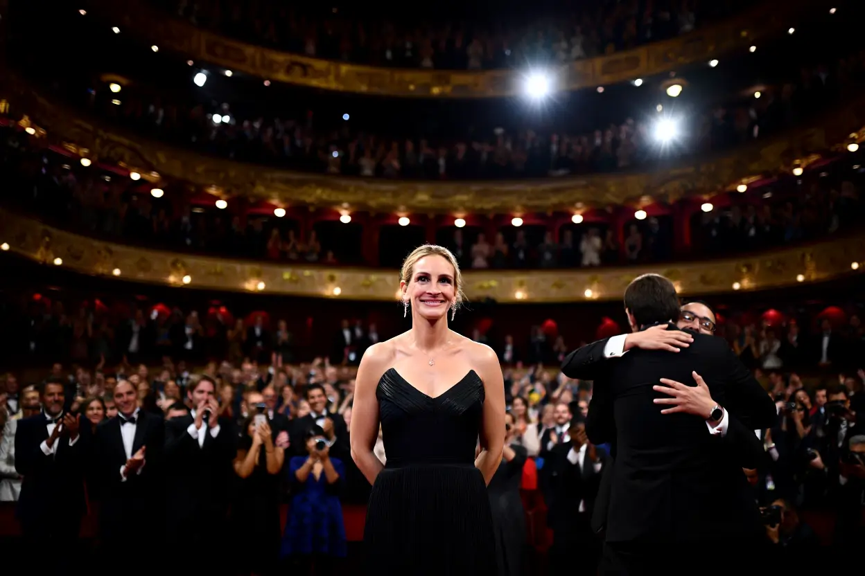6-Minute Standing Ovation for Julia Roberts at Venice 2025 — What It Means Next