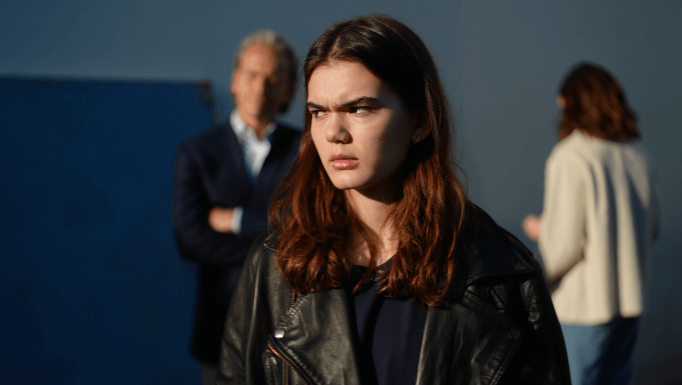 "She Has So Little Experience of Real Life" Ignites Feud With Co-Stars in 2025, Here’s What Changes