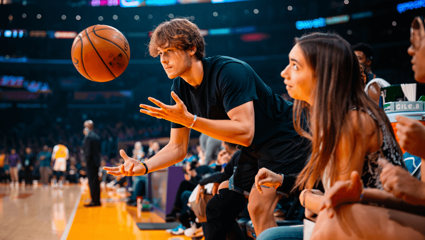 Justin Herbert saves girlfriend Madison Beer from flying ball at Lakers game