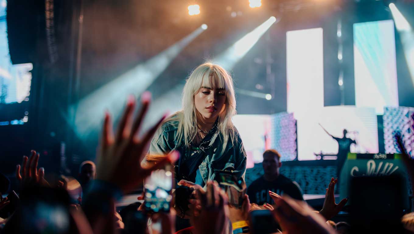 Billie Eilish Grabbed By Fan During Miami Show Oct 2025 - What Happened At Barricade Incident