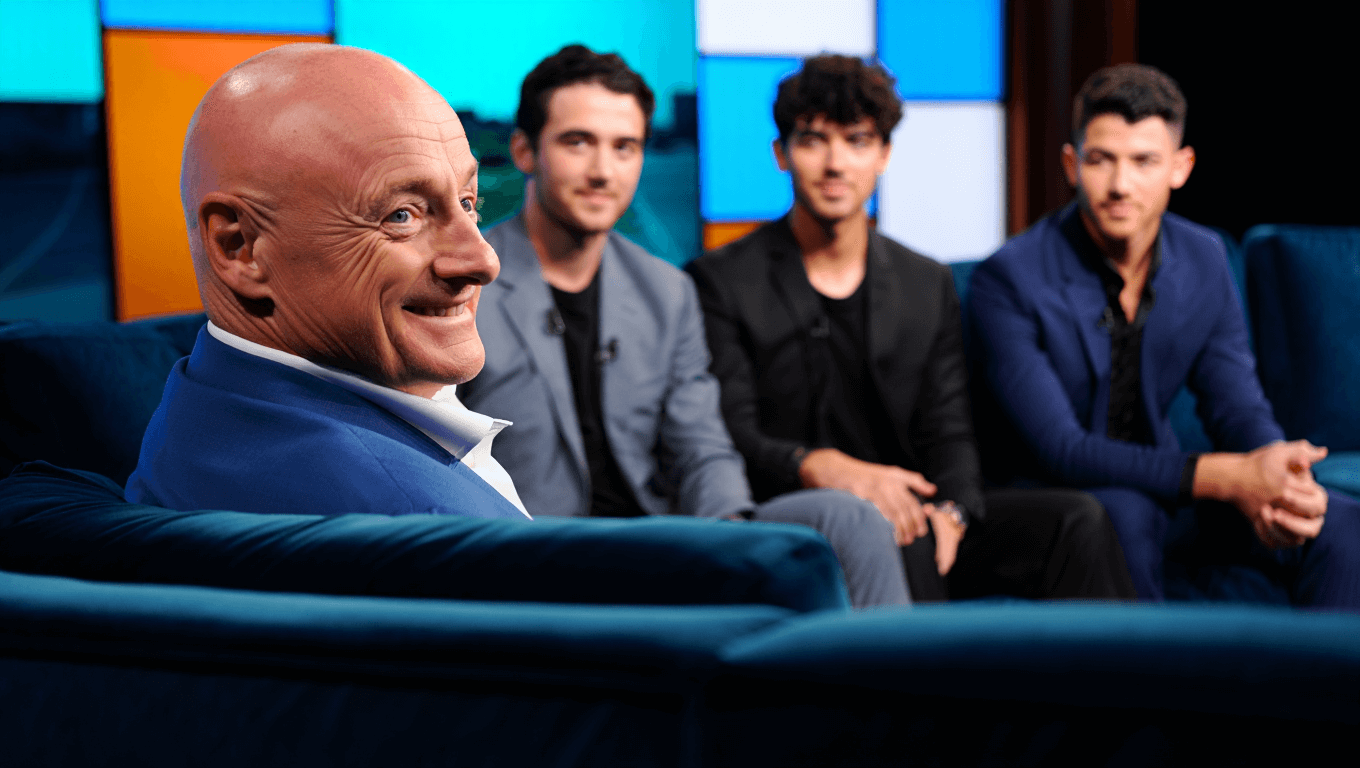 Scott Kelly meets Jonas Brothers on Tonight Show after his resume goes viral, hits 50M views