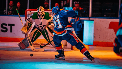 New York Islanders defeat Dallas Stars 3-2, end road trip losing streak