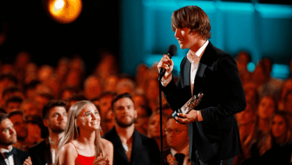 Zach Top wins New Artist of the Year at CMAs with girlfriend Amelia Taylor by his side