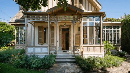 Una reforma inteligente le dio nueva vida y diseño a una casa centenaria en Martínez