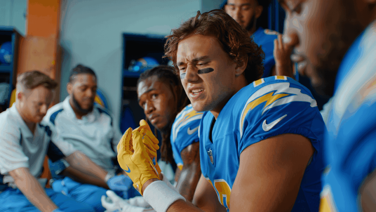 Justin Herbert's set for hand surgery Monday after breaking non-throwing hand, Chargers say