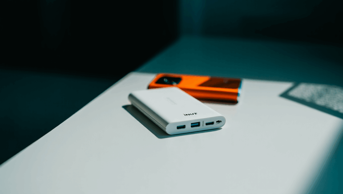 INIU power bank drops to record low $17, now 30% smaller with 45W fast charging for phones and laptops