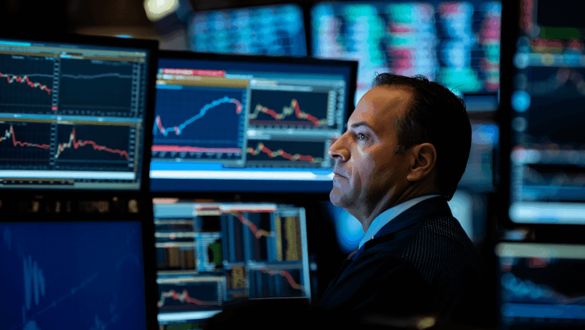 Dollar price surges with 2.85% rally today, breaks 119K barrier as markets shift