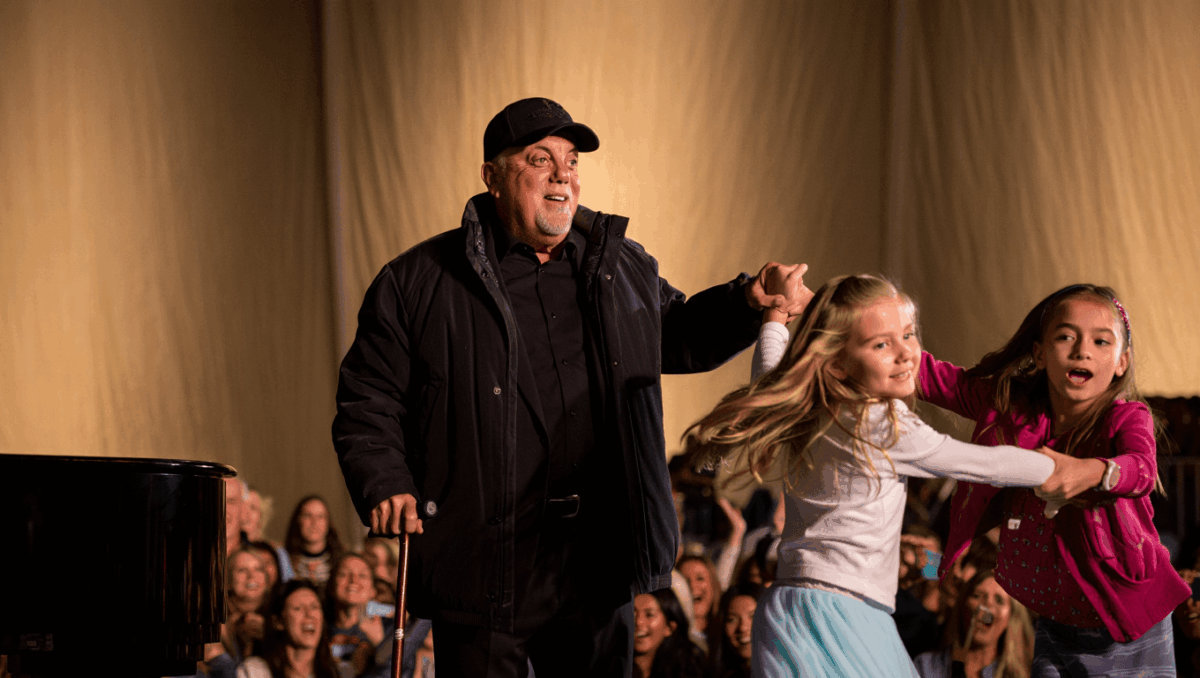 Billy Joel surprises fans with first performance since brain disorder diagnosis, plays two-song set in Florida