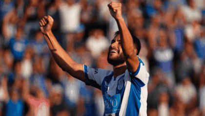 Unión wins 1-0 over Alianza Lima with bizarre own goal in first minute