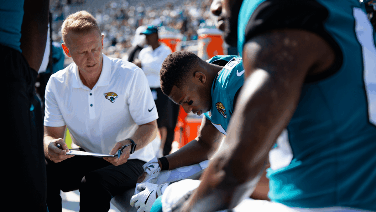 Brian Thomas Jr. exits Week 18 game vs. Titans with concussion, major blow to Jaguars playoff push
