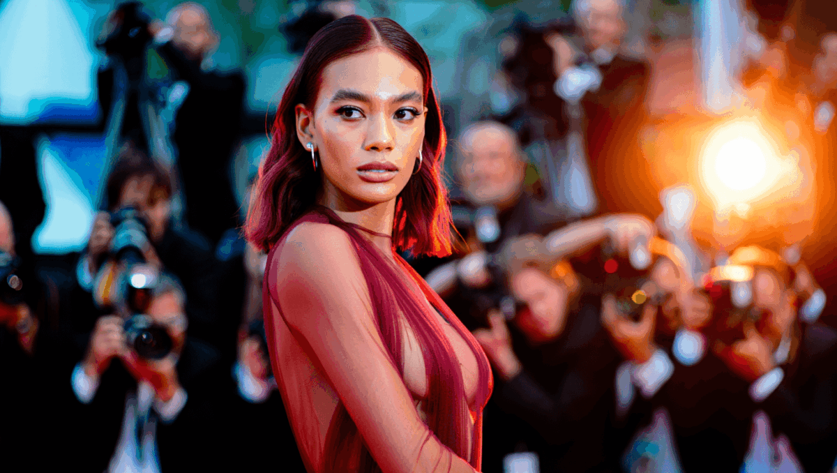 Chappell Roan arrives at Grammys with 8 nominations, makes bold red carpet statement